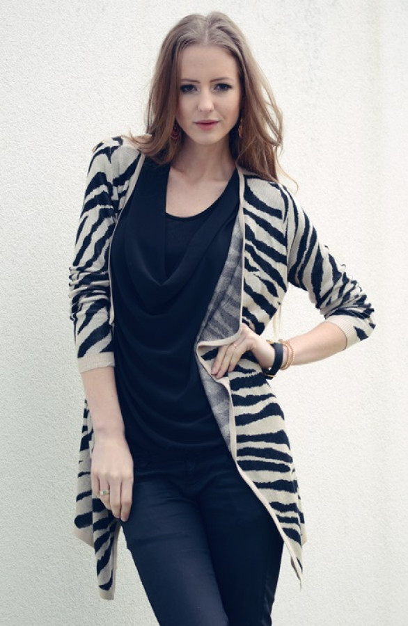 Zebra-Vest-The-Musthaves-Beige