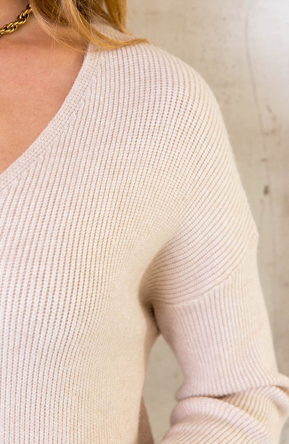 Gebreide-Jurk-Met-V-hals-Beige-2