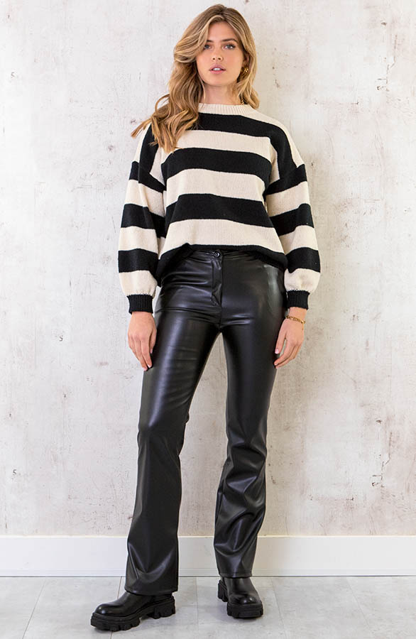 Leather-Flared-Pants-Zwart-2