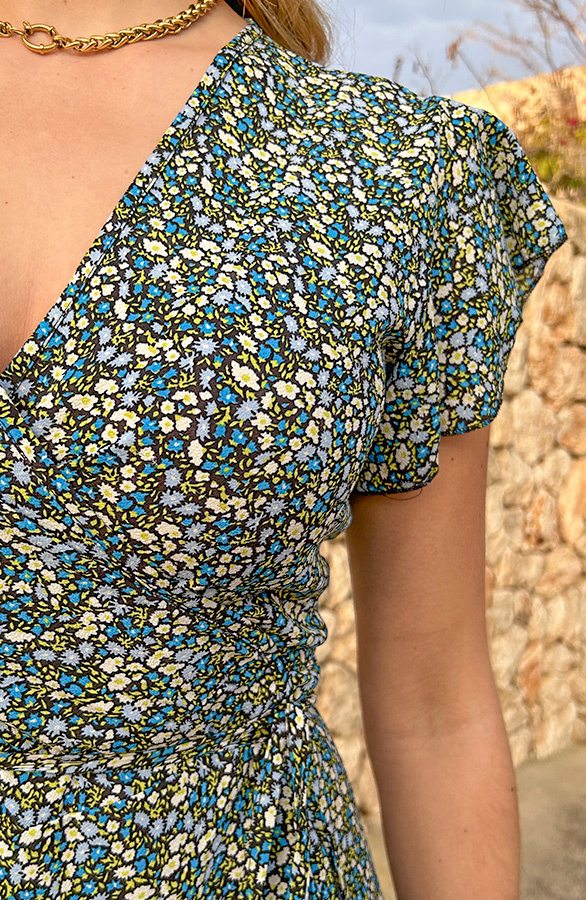 Wikkel-Jurk-Bloemen-Blauw-close