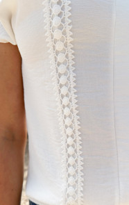 Romantic-V-hals-Top-Ecru