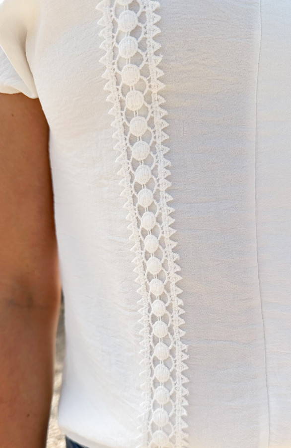 Romantic-V-hals-Top-Ecru