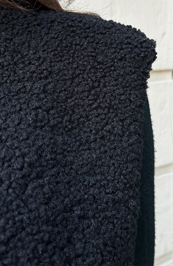 Gilet-pocket-teddy-zwart-70
