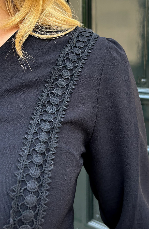 Romantic-V-Hals-Blouse-Zwart-50