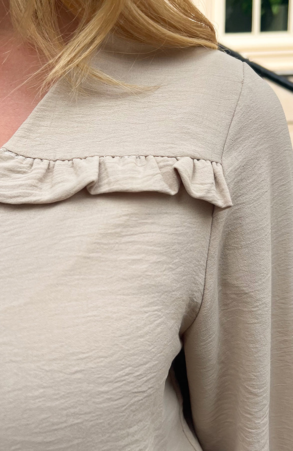 Ruffle-Blouse-Met-Pofmouwen-Beige-076