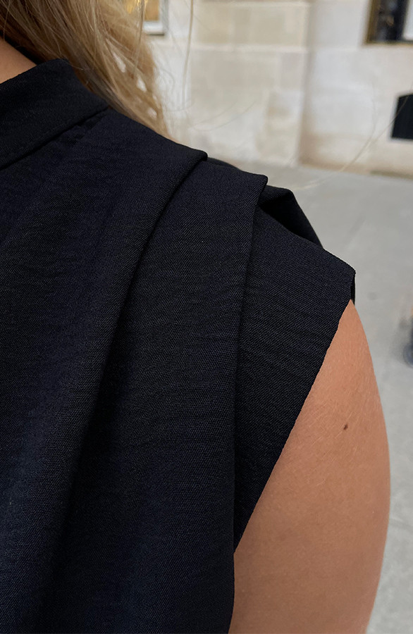 Most-Needed-Top-Zwart-4658
