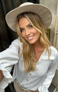 Ruffle-Blouse-Met-Pofmouwen-Ecru-1