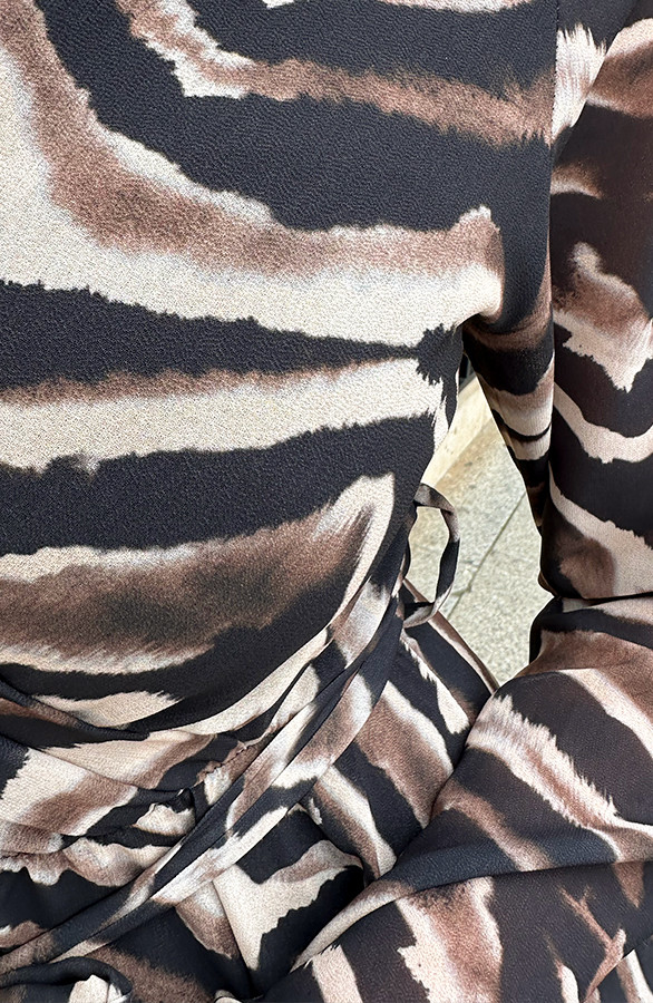 Stripe-Jurk-Wijde-Mouw-Zebra-Black-1