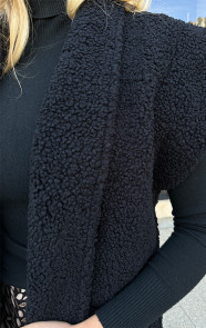 Teddy-Gilet-Met-Schouderdetail-Zwart23-2