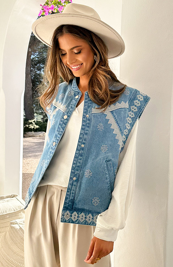 Embroidery-Denim-Gilet-Schouderdetail-4
