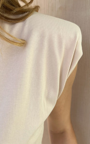 Top-Met-Schoudervulling-Light-Beige