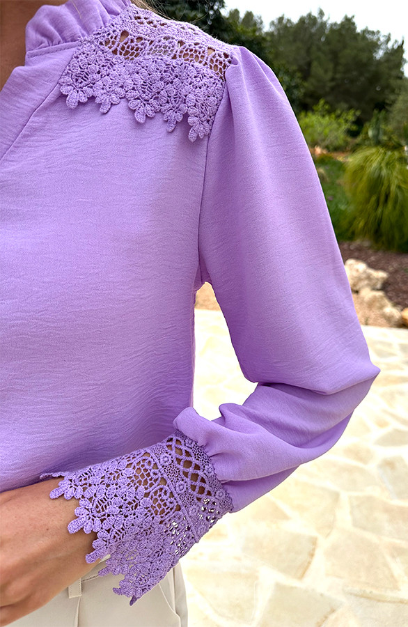 Blouse-Met-Kanten-Schouderdetail-Lila