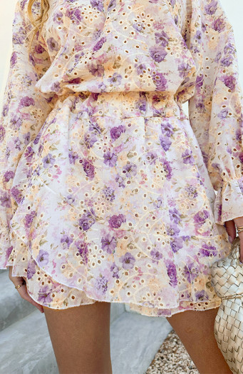 Romantischer Skort mit Stickerei und Blumenmuster in Lila