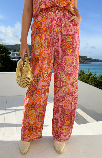 Weit geschnittene Hose mit rosa Print