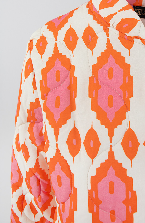 Bomber-jacket-classic-print-oranje-close