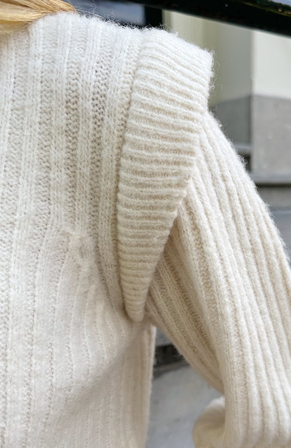 Knitted-Shoulder-Detail-Trui-Beige-1
