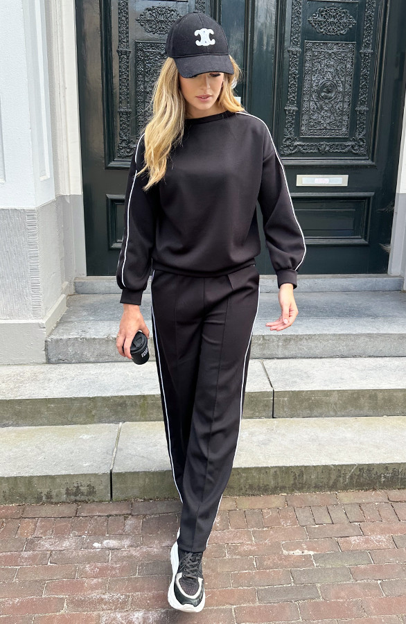 Oversized-Trui-Met-Bies-Zwart-1