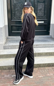 Oversized-Trui-Met-Bies-Zwart-2