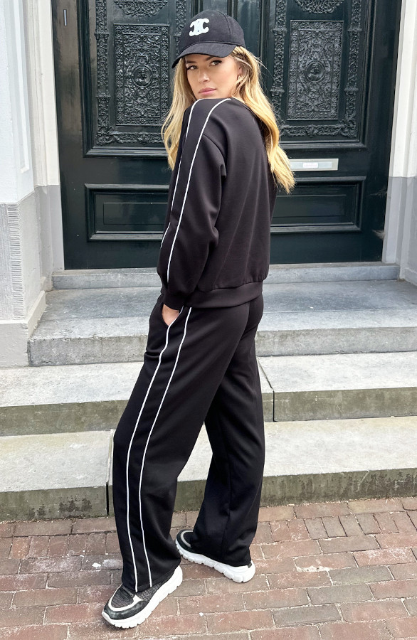 Oversized-Trui-Met-Bies-Zwart-2