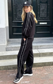 Oversized-Trui-Met-Bies-Zwart-9