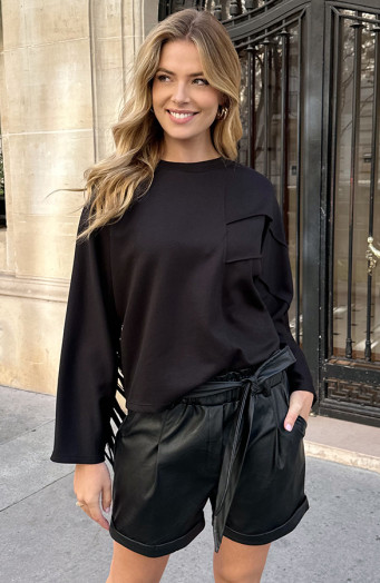 Schwarzer Pullover mit Fransen