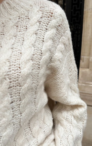 Knitted-Kabel-Vest-Beige-11