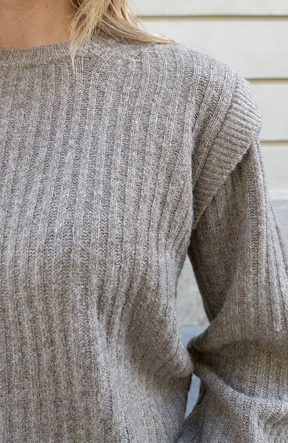 Knitted-Shoulder-Detail-Trui-Taupe-13-2