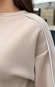 Oversized-Trui-Met-Bies-Beige-3