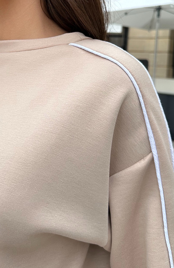 Oversized-Trui-Met-Bies-Beige-3