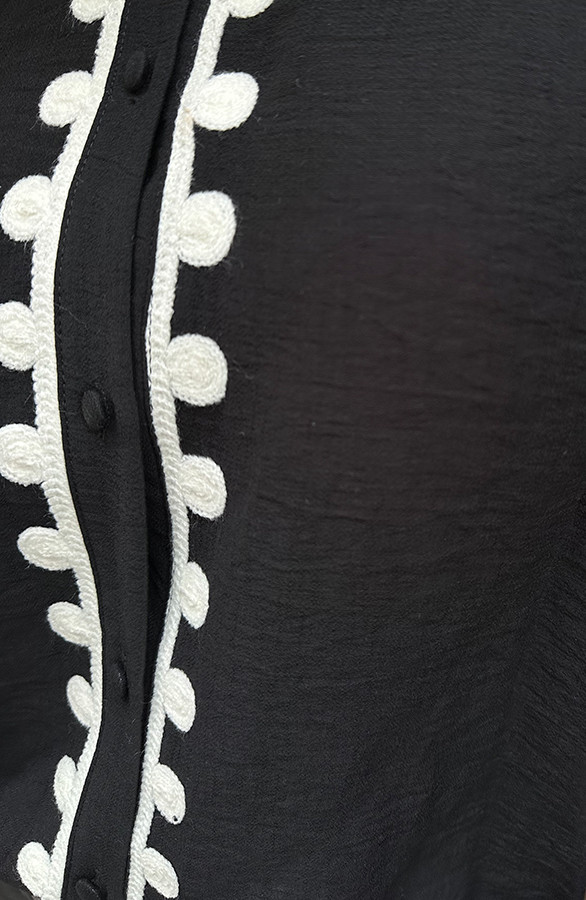 Oversized-Embroidery-Blouse-Zwart-2