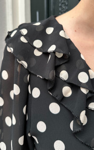 Ruffle-Blouse-Polkadots-Zwart-6-2