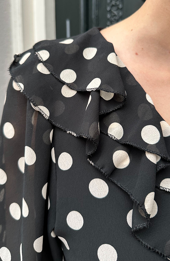 Ruffle-Blouse-Polkadots-Zwart-6-2