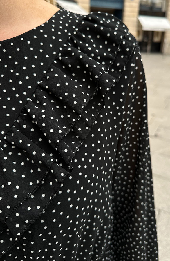 Ruffle-Polkadot-Print-Jurk-Zwart-1
