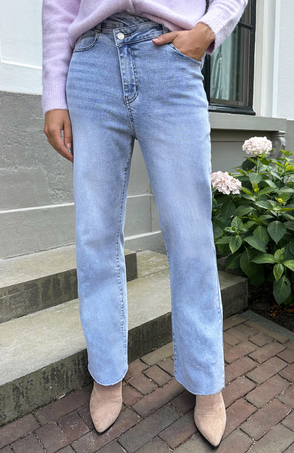Schuine-Knoop-Wide-Fit-Jeans-2-6