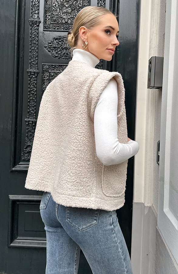 Soft-Oversized-Button-Gilet-Beige-5