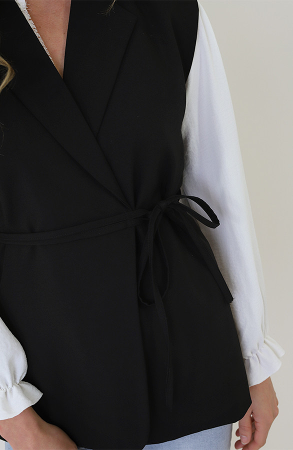 Shoulder-Detail-Wrap-Gilet-Zwart-1