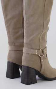 Suede-Boots-Met-Blokhak-Beige-3