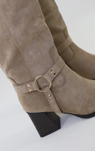 Suede-Boots-Met-Blokhak-Beige-4