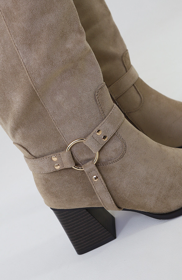 Suede-Boots-Met-Blokhak-Beige-4