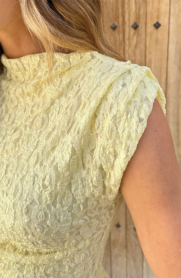 Lace-Asymmetrische-Top-Butter-Yellow-1