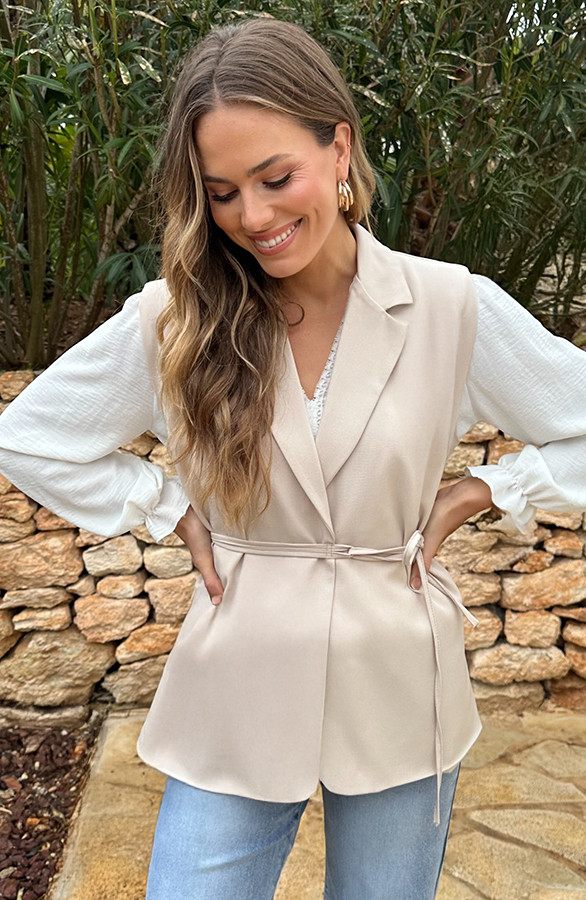 Shoulder-Detail-Wrap-Gilet-Beige-3