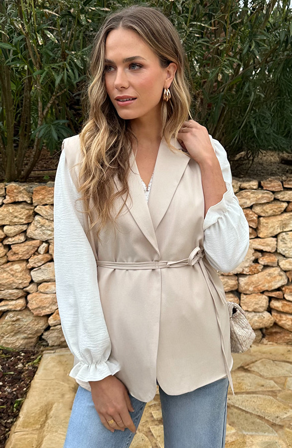 Shoulder-Detail-Wrap-Gilet-Beige-6