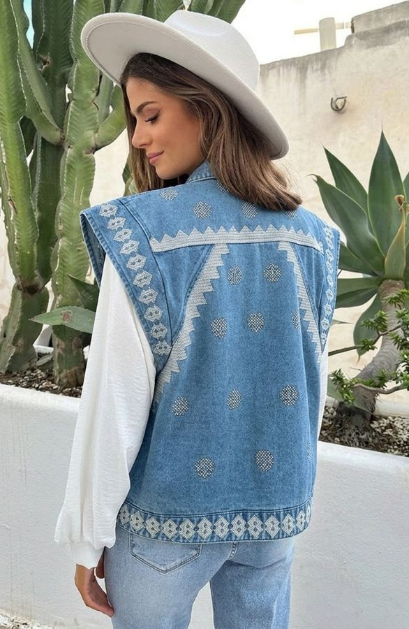 Embroidery-Denim-Gilet-Schouderdetail