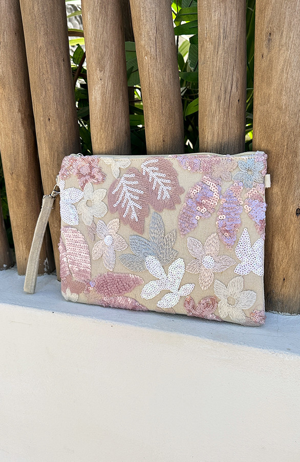 Geborduurde-Clutch-met-Bloemen-Roze-Beige-3