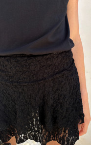 Lace-Skort-Smocked-Zwart-1