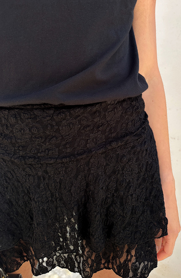 Lace-Skort-Smocked-Zwart-1