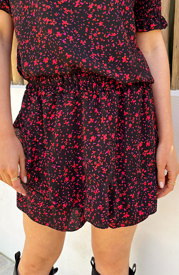 Liv-Ruffle-Skort-Print-Zwart-Koraal