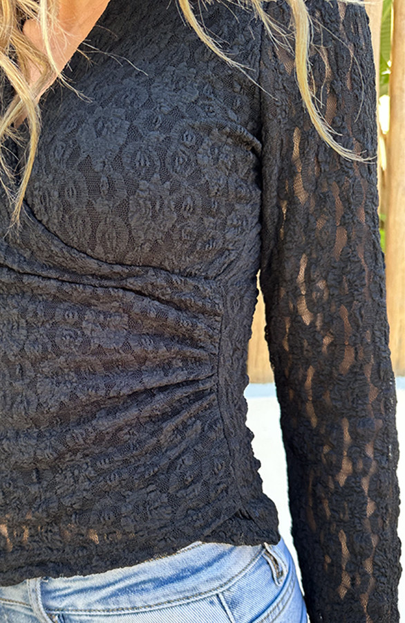 Overslag-Lace-Top-Asymmetric-Zwart-1