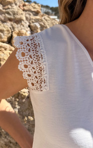 Romance-Kanten-V-Hals-Top-Ecru