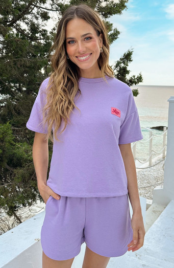 Sweatshirt mit Lila-Aufnäher